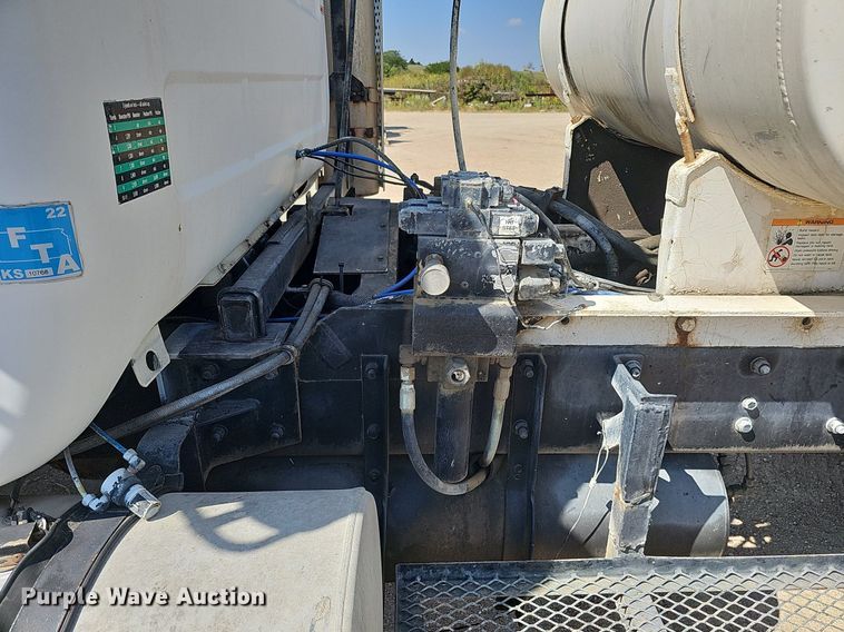 image for item DQ1087 1993 Mack RD960S  ready mix truck