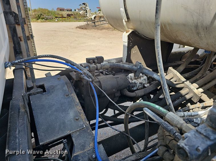 image for item DQ1087 1993 Mack RD960S  ready mix truck