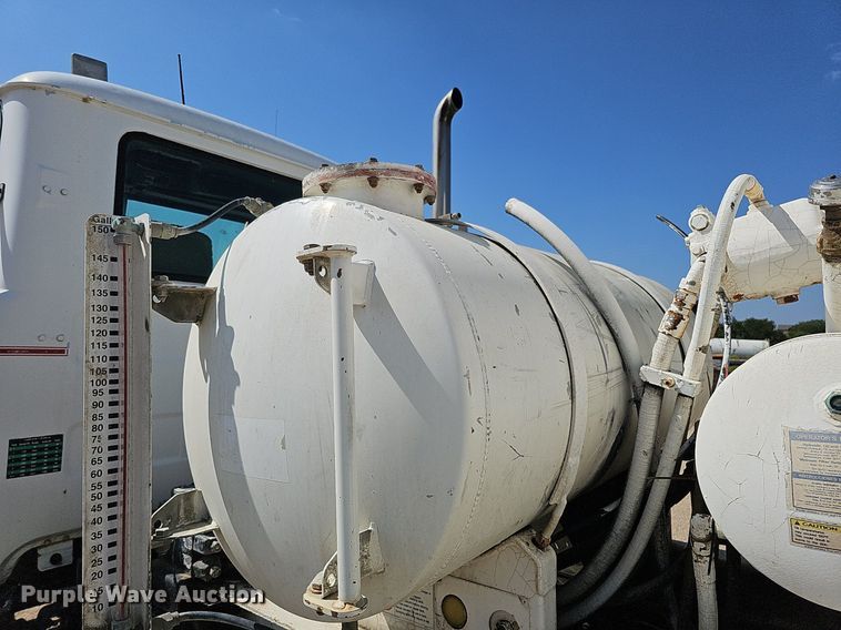 image for item DQ1087 1993 Mack RD960S  ready mix truck