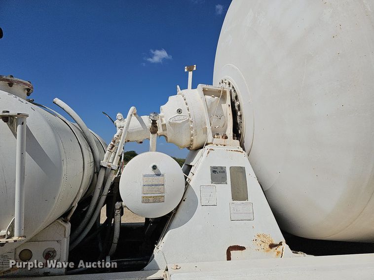 image for item DQ1087 1993 Mack RD960S  ready mix truck