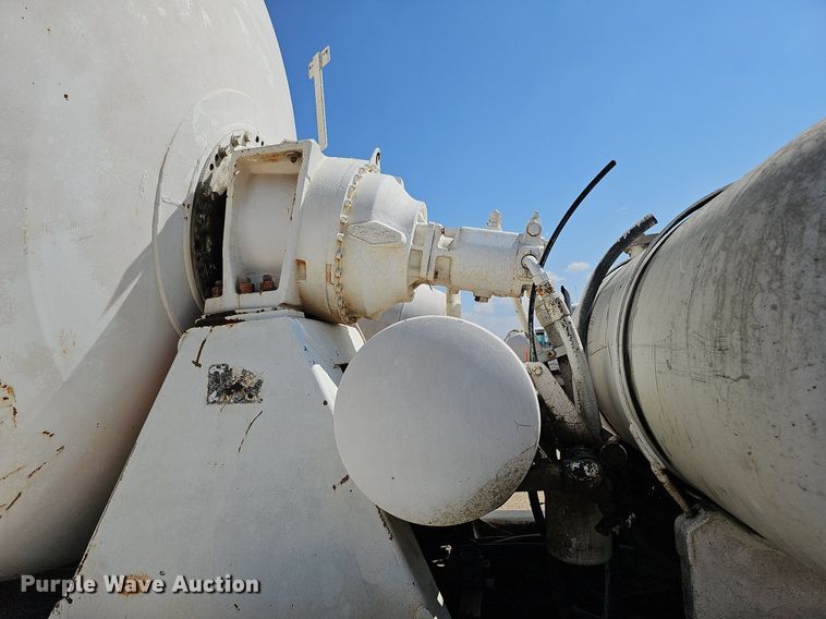 image for item DQ1087 1993 Mack RD960S  ready mix truck