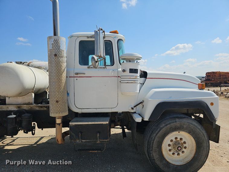 image for item DQ1087 1993 Mack RD960S  ready mix truck