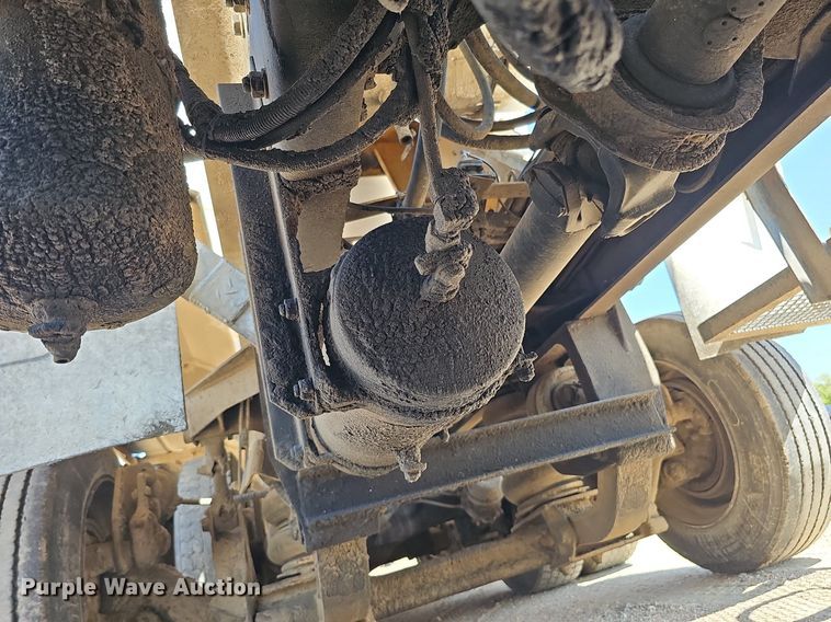 image for item DQ1087 1993 Mack RD960S  ready mix truck