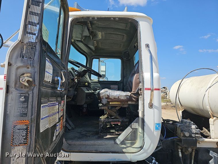 image for item DQ1087 1993 Mack RD960S  ready mix truck