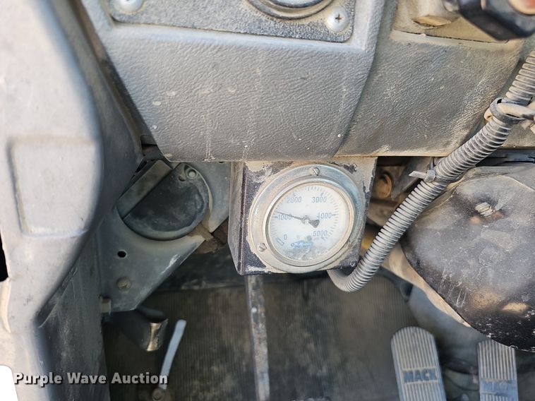 image for item DQ1087 1993 Mack RD960S  ready mix truck