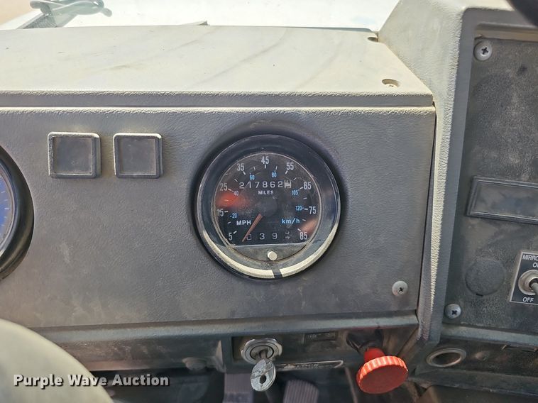 image for item DQ1087 1993 Mack RD960S  ready mix truck