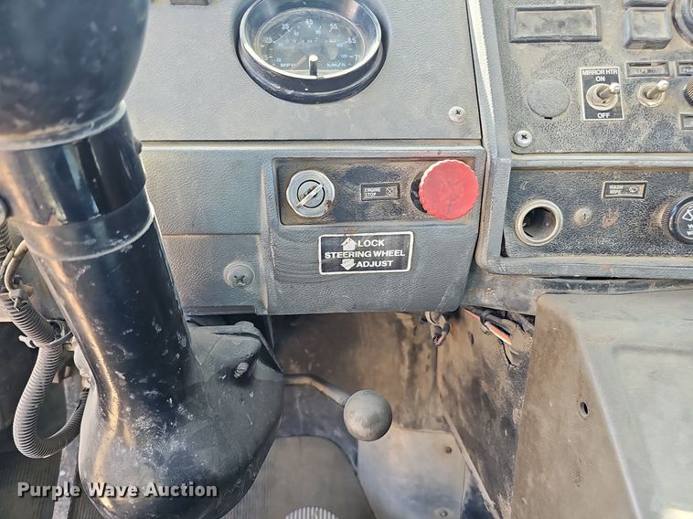 image for item DQ1087 1993 Mack RD960S  ready mix truck