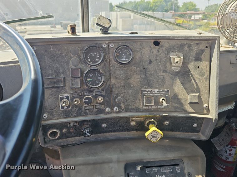 image for item DQ1087 1993 Mack RD960S  ready mix truck