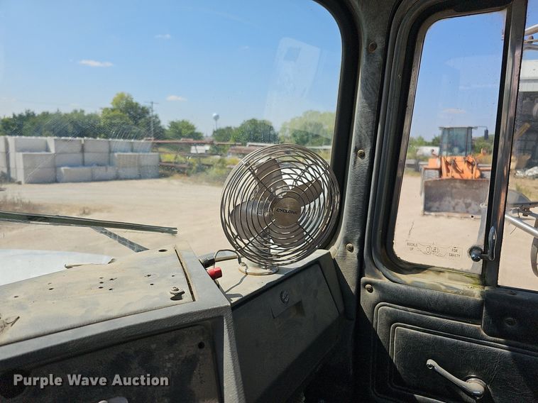 image for item DQ1087 1993 Mack RD960S  ready mix truck