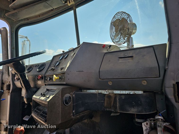 image for item DQ1087 1993 Mack RD960S  ready mix truck