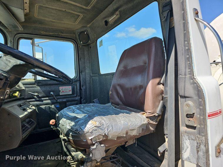 image for item DQ1087 1993 Mack RD960S  ready mix truck