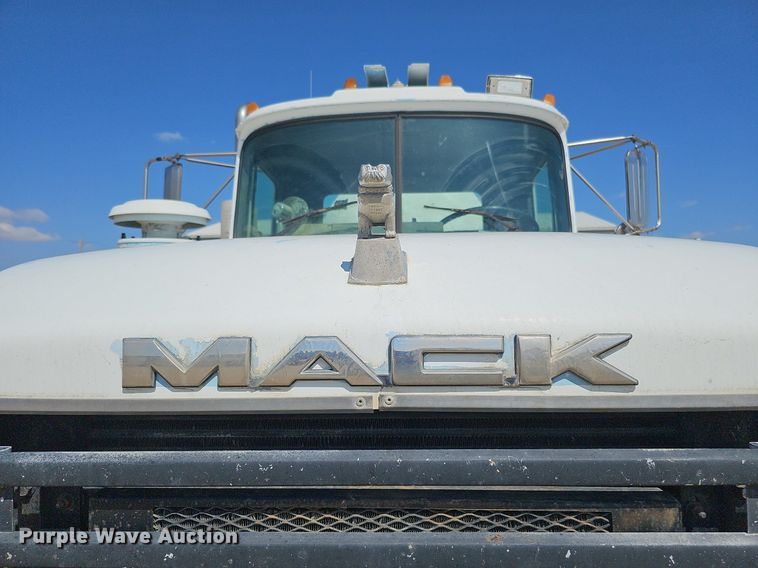 image for item DQ1087 1993 Mack RD960S  ready mix truck