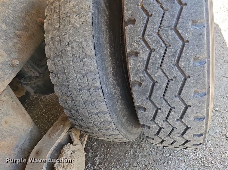 image for item DQ1087 1993 Mack RD960S  ready mix truck