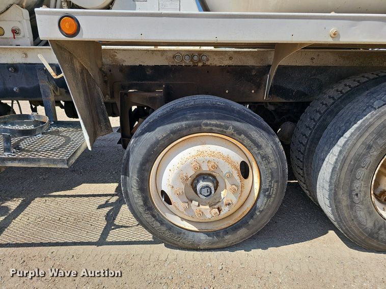 image for item DQ1087 1993 Mack RD960S  ready mix truck