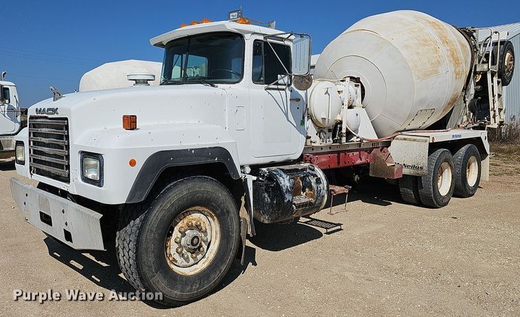 image for item DQ1088 1993 Mack RD690S  ready mix truck