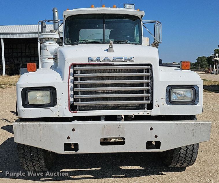 image for item DQ1088 1993 Mack RD690S  ready mix truck