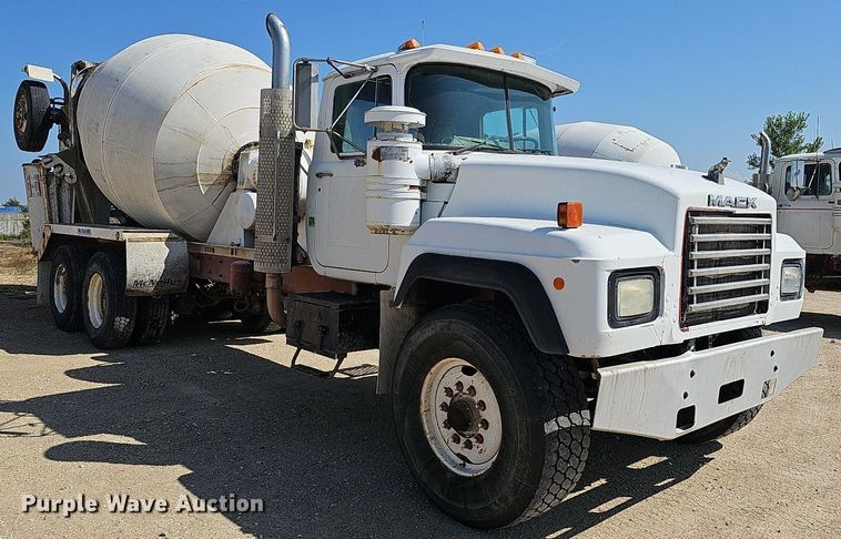 image for item DQ1088 1993 Mack RD690S  ready mix truck