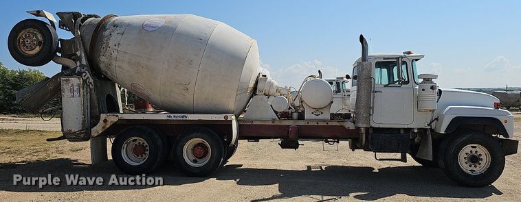image for item DQ1088 1993 Mack RD690S  ready mix truck