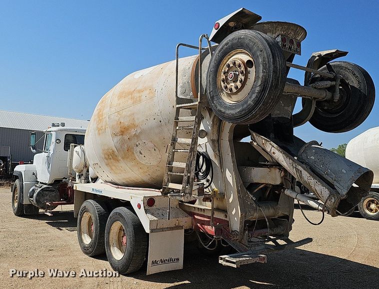 image for item DQ1088 1993 Mack RD690S  ready mix truck