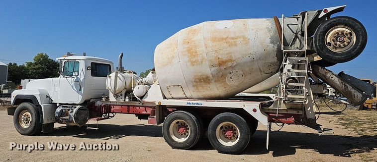 image for item DQ1088 1993 Mack RD690S  ready mix truck
