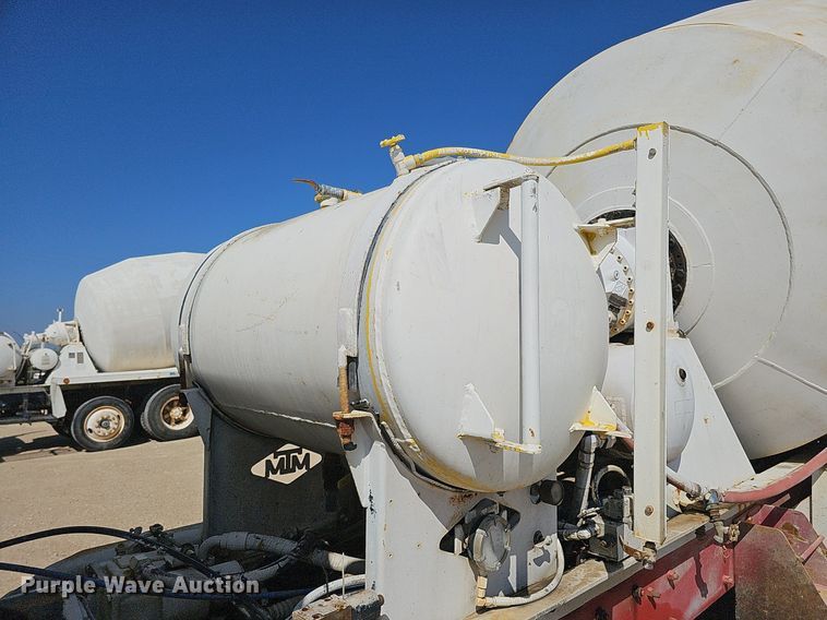 image for item DQ1088 1993 Mack RD690S  ready mix truck