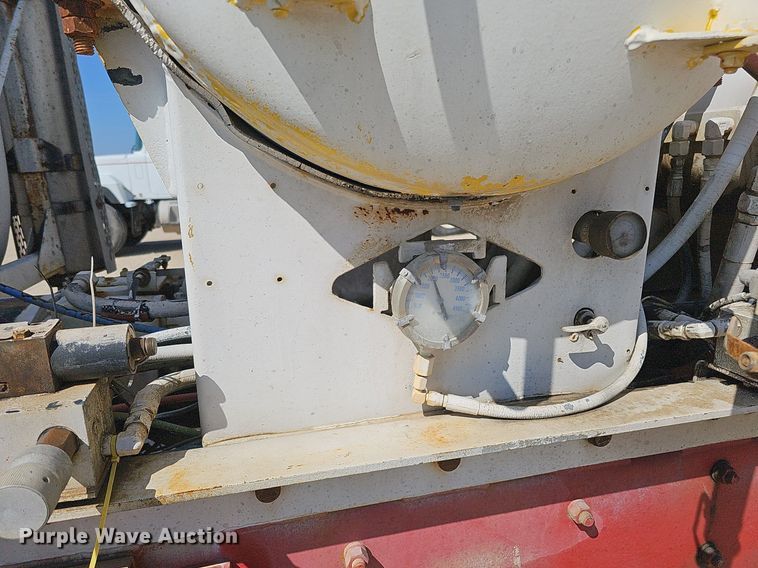 image for item DQ1088 1993 Mack RD690S  ready mix truck