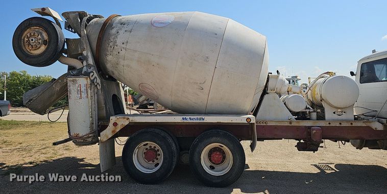 image for item DQ1088 1993 Mack RD690S  ready mix truck