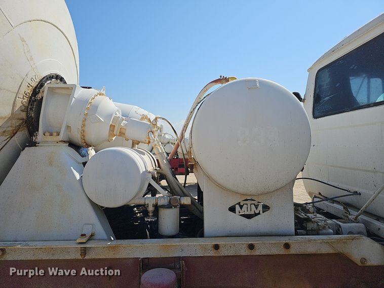 image for item DQ1088 1993 Mack RD690S  ready mix truck