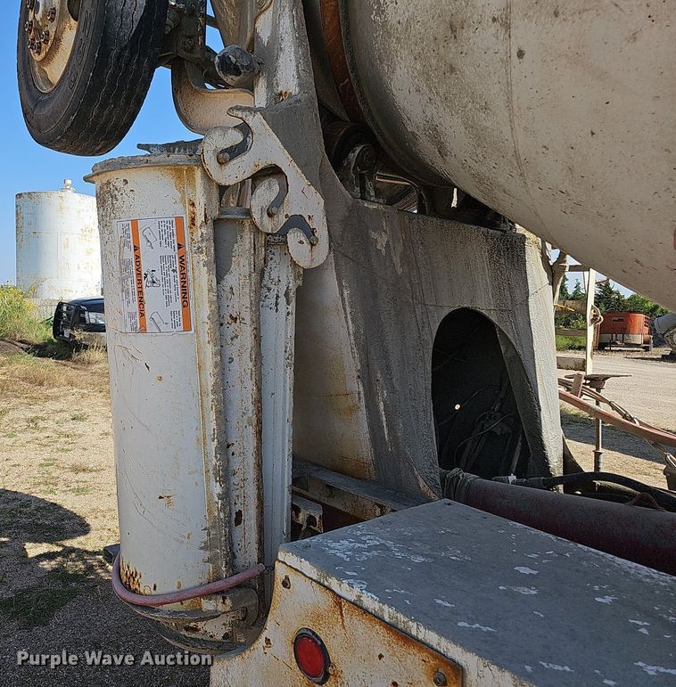 image for item DQ1088 1993 Mack RD690S  ready mix truck