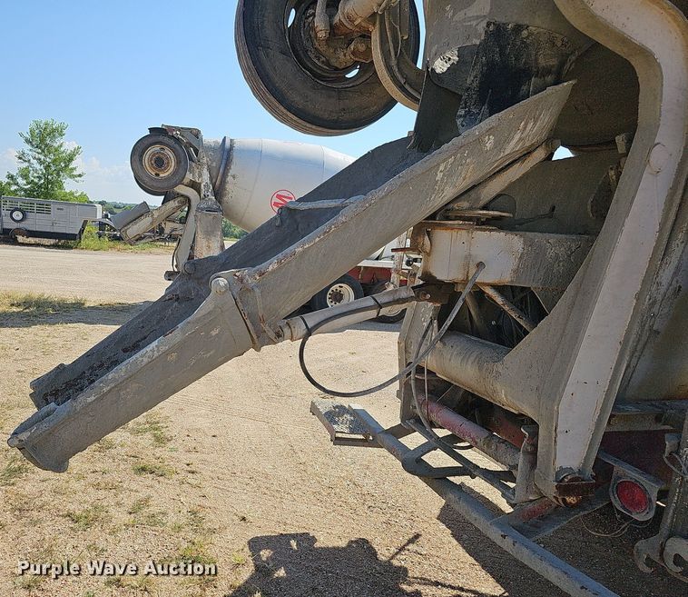image for item DQ1088 1993 Mack RD690S  ready mix truck
