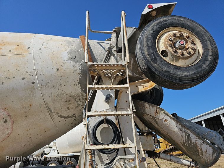 image for item DQ1088 1993 Mack RD690S  ready mix truck