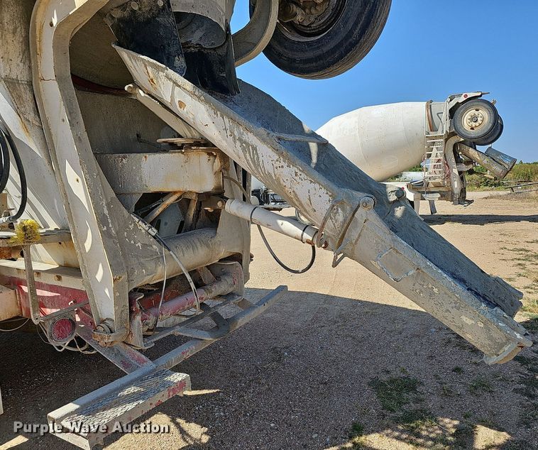 image for item DQ1088 1993 Mack RD690S  ready mix truck