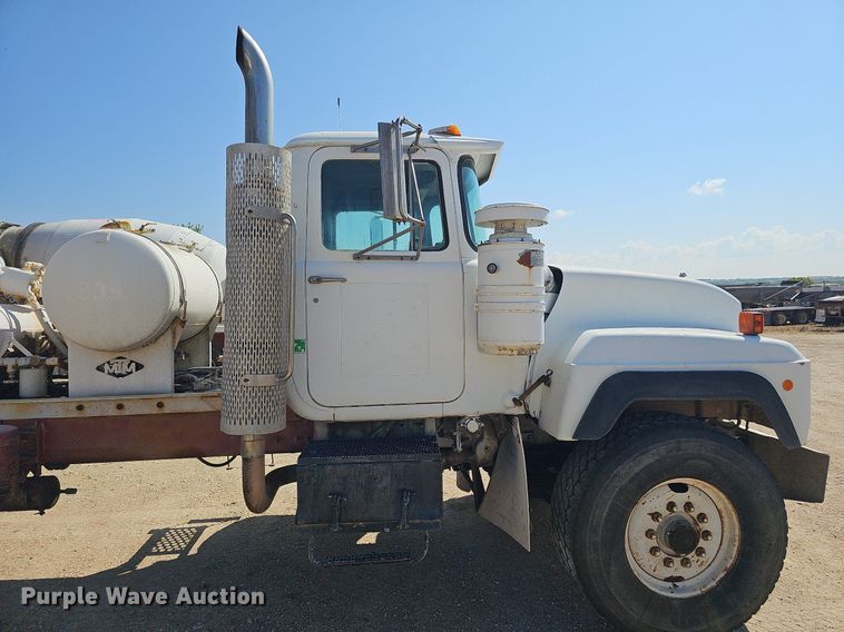 image for item DQ1088 1993 Mack RD690S  ready mix truck