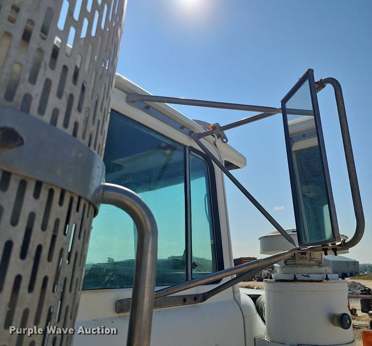 image for item DQ1088 1993 Mack RD690S  ready mix truck