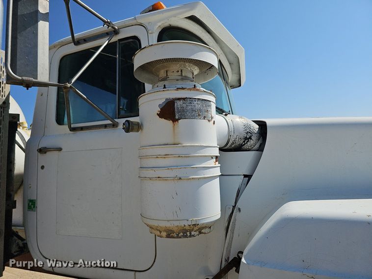 image for item DQ1088 1993 Mack RD690S  ready mix truck