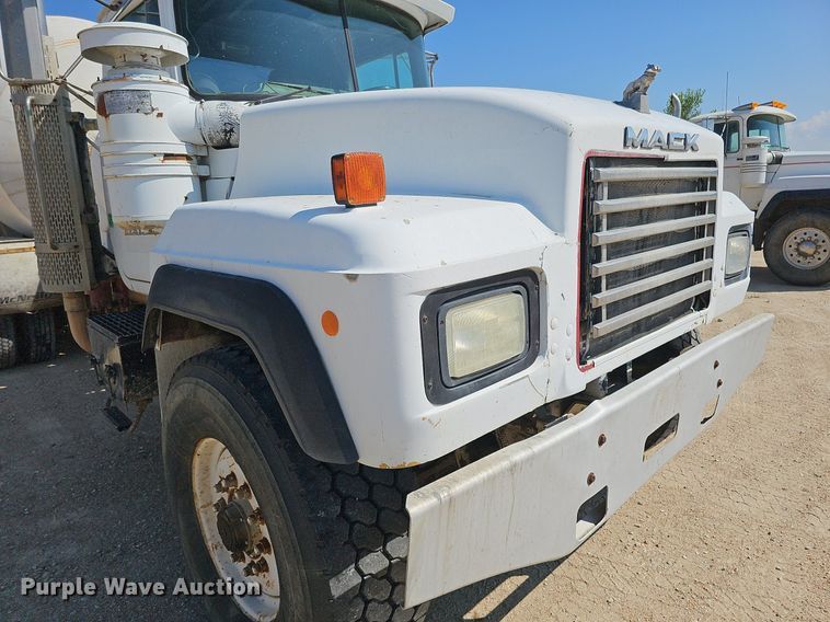 image for item DQ1088 1993 Mack RD690S  ready mix truck