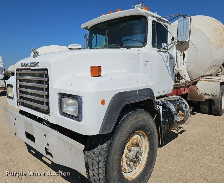 image for item DQ1088 1993 Mack RD690S  ready mix truck