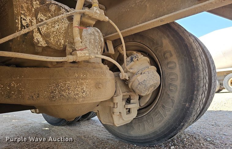 image for item DQ1088 1993 Mack RD690S  ready mix truck