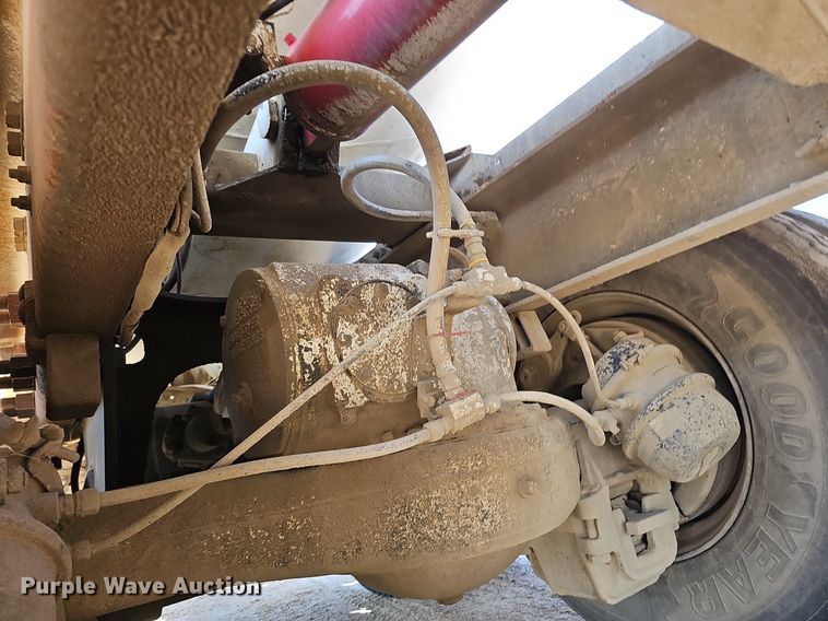 image for item DQ1088 1993 Mack RD690S  ready mix truck