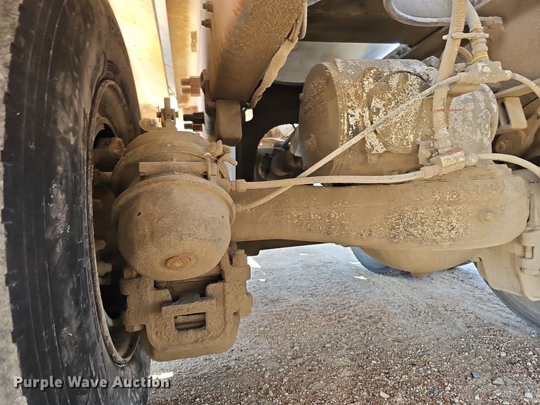 image for item DQ1088 1993 Mack RD690S  ready mix truck