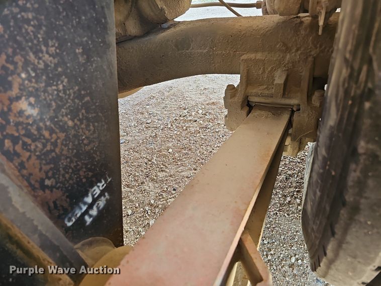 image for item DQ1088 1993 Mack RD690S  ready mix truck