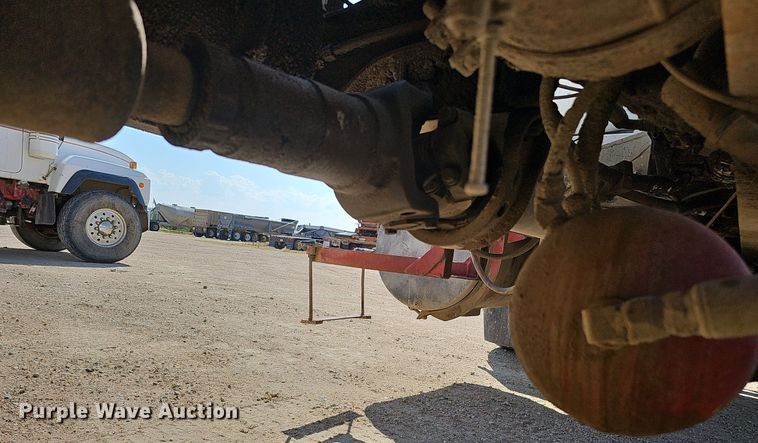 image for item DQ1088 1993 Mack RD690S  ready mix truck