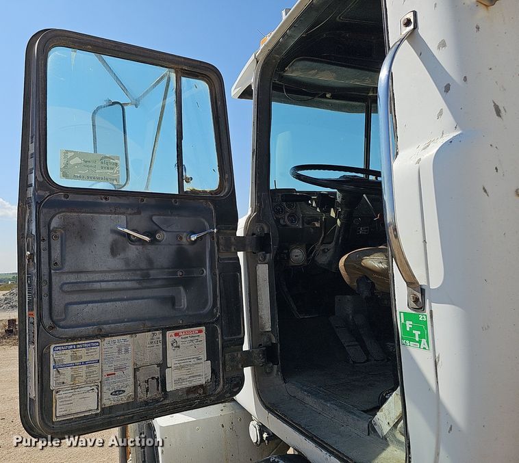 image for item DQ1088 1993 Mack RD690S  ready mix truck