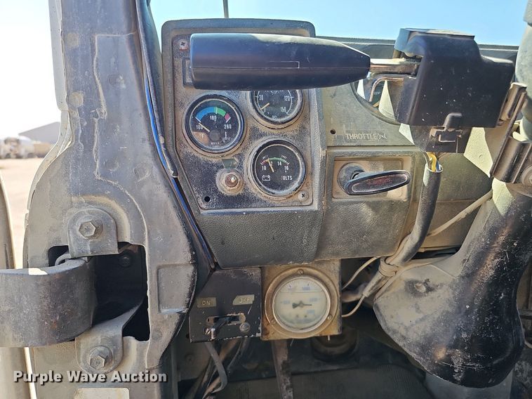 image for item DQ1088 1993 Mack RD690S  ready mix truck