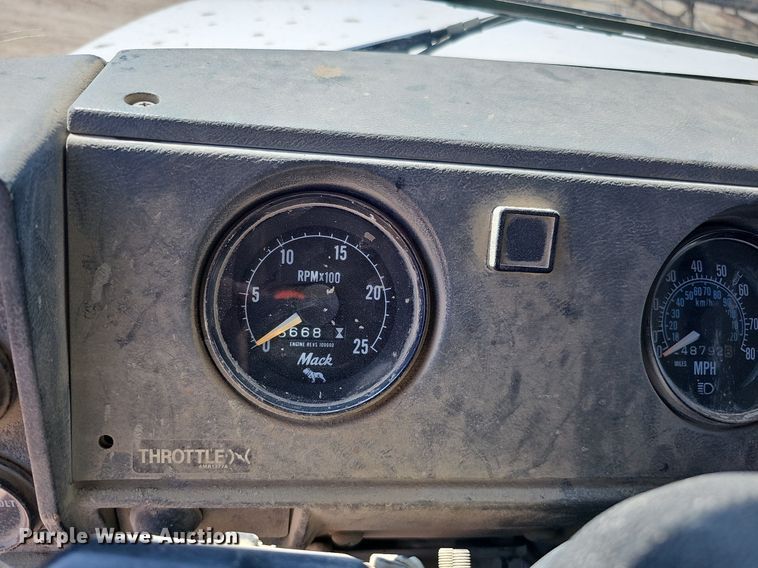 image for item DQ1088 1993 Mack RD690S  ready mix truck
