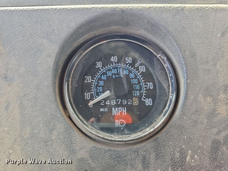 image for item DQ1088 1993 Mack RD690S  ready mix truck