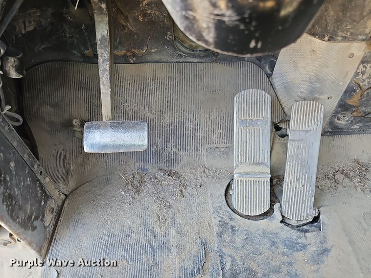 image for item DQ1088 1993 Mack RD690S  ready mix truck