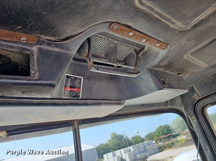 image for item DQ1088 1993 Mack RD690S  ready mix truck