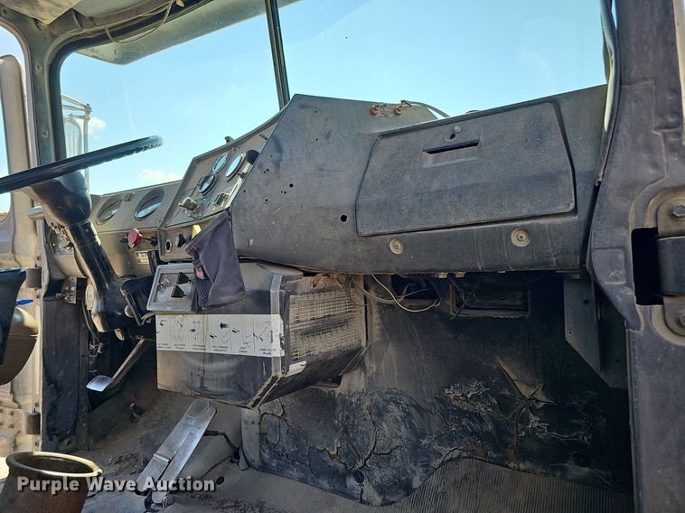 image for item DQ1088 1993 Mack RD690S  ready mix truck