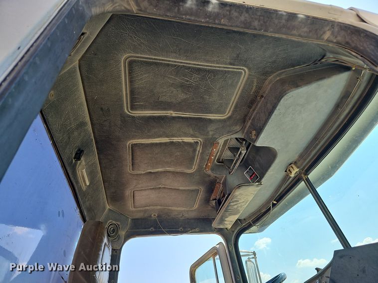 image for item DQ1088 1993 Mack RD690S  ready mix truck